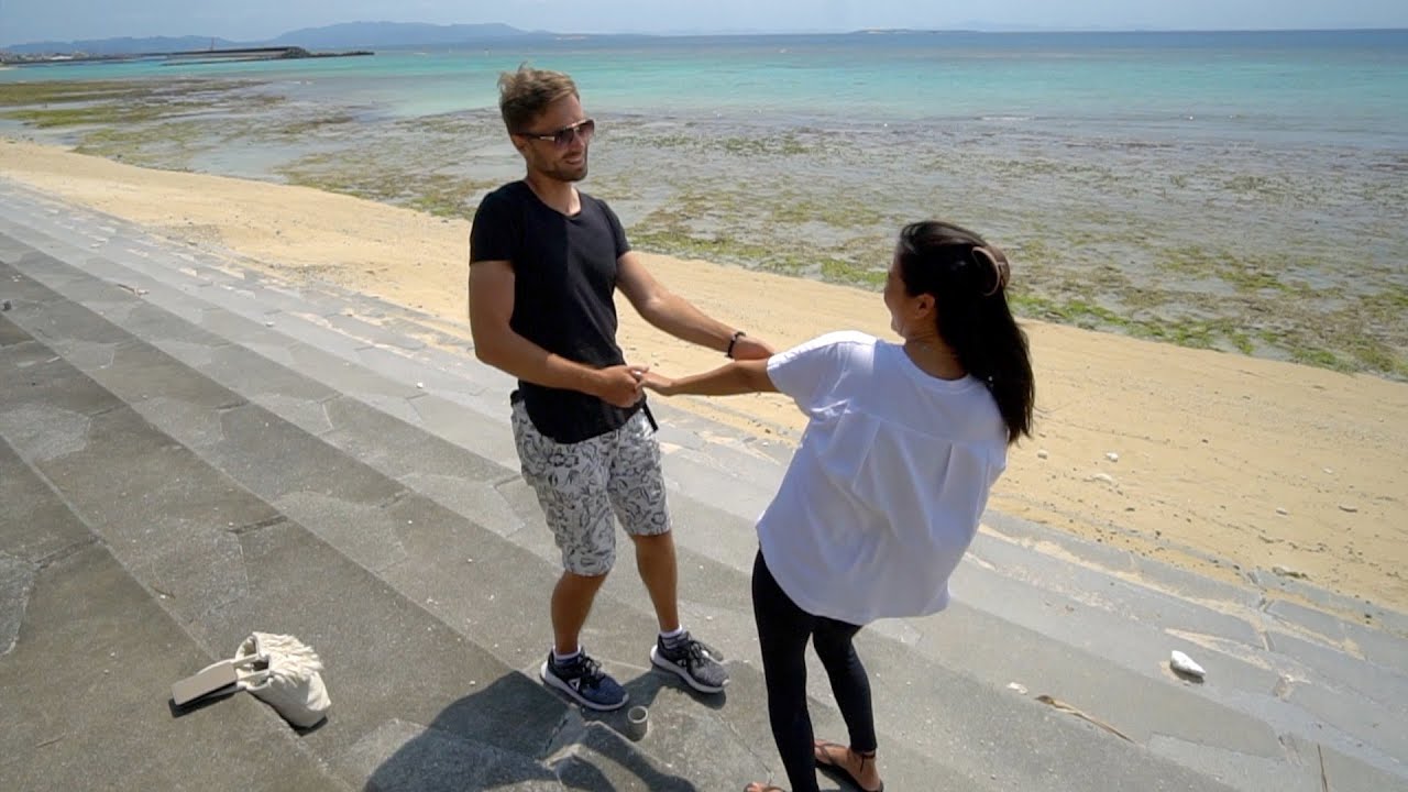 Неловкое знакомство с японкой - учительницей плавания. Русский БАТЯ летом в ?