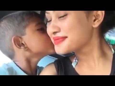 Piumi Hansamali kissing son