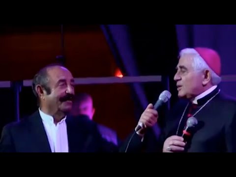 Cantando insieme al Vescovo Whisky Birra e Johnny Cola 😜✌️🎵