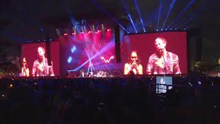 Weezer and Chilli from TLC Sing &#39;No Scrubs&#39;- Coachella 2019