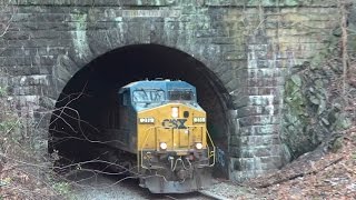 preview picture of video 'CSX Exiting Union Dam Tunnel'
