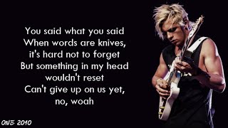 R5 - Heart Made Up On You (lyrics)