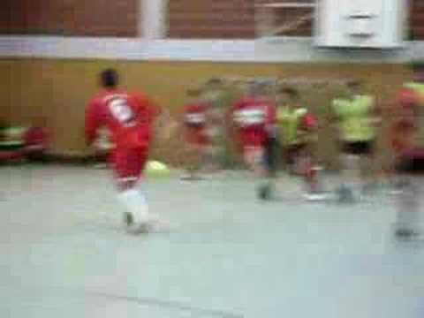 Freundschaftsspiel Pommes Rot-Weiß gegen die FFW Halsbach