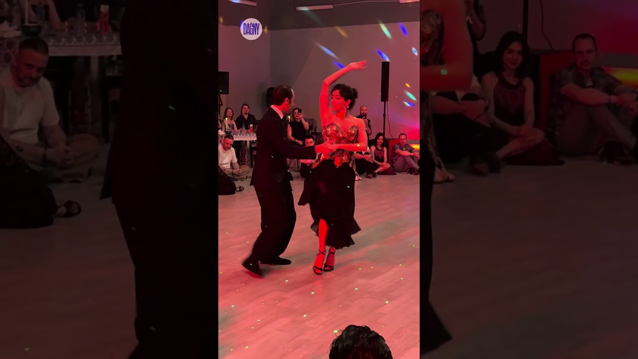 Lorena Tarantino & Gianpiero Galdi dance to "Gipsy Vals", live by El Cachivache Quinteto (3/13)