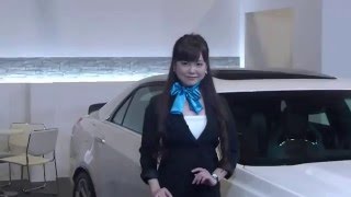 ぎこちない笑顔が素敵な美人