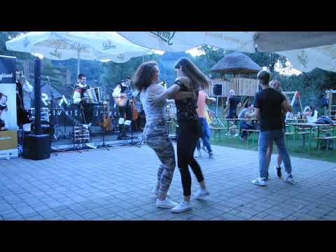 Ansambel Veseli Savinjčani v dnevni izvedbi