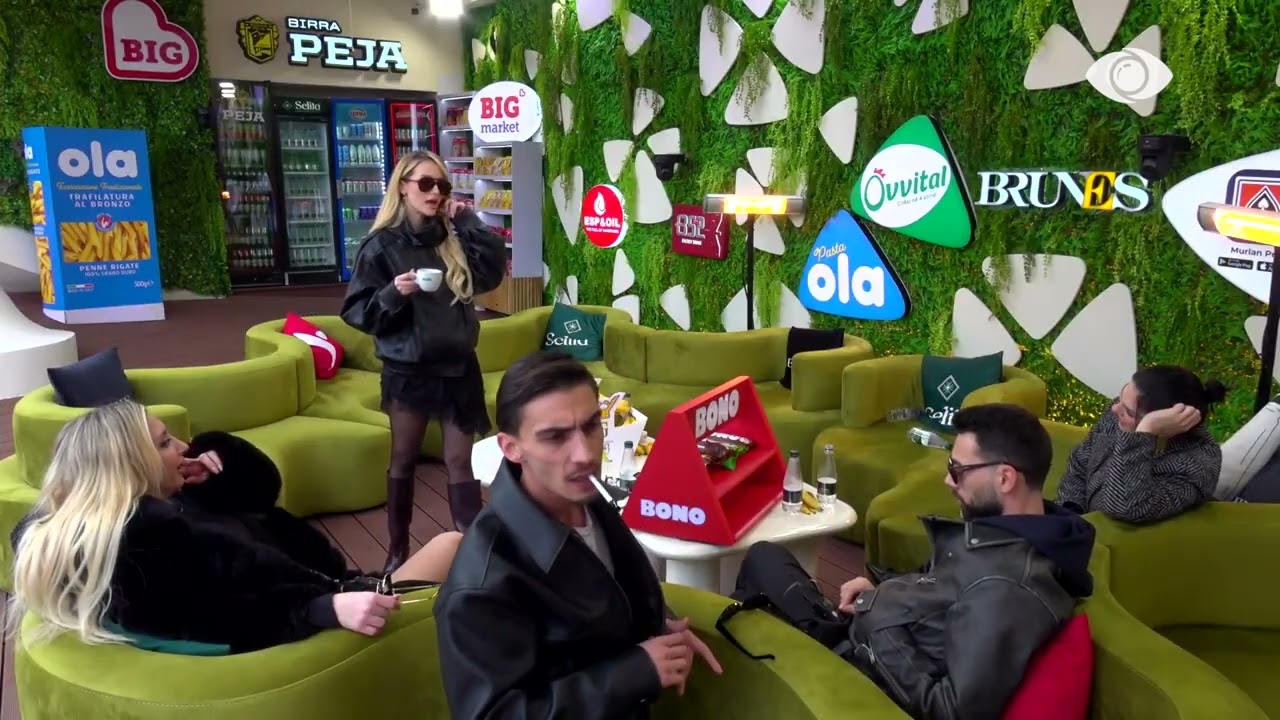 O Zot në duart e kujt ka mbetur sfilata/ Juxhini i hedh batuta Selin-it, teksa ajo bën pasarelë