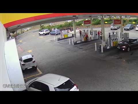 Car jamming at Shell garage in Sunninghill