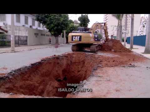 Rua 74 fica interditada após rompimento de galeria pluvial