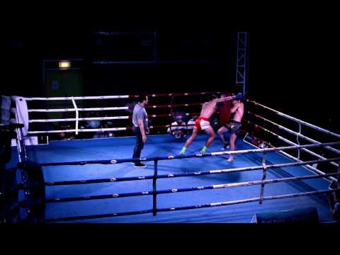 Junior Coleman vs Chris Wells