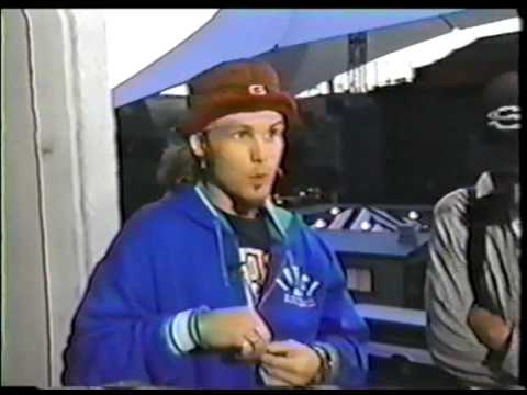 Pearl Jam - Jeff Ament and Stone Gossard Interview pt1 (Mt View, 1992)