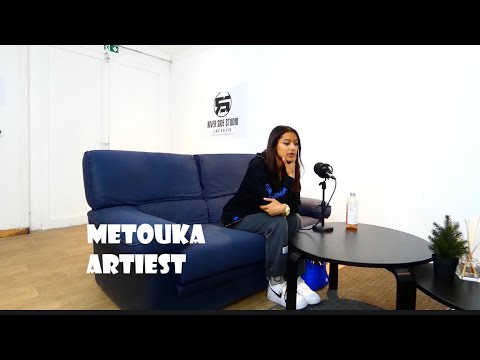 #Talkswithcharly x Metouka: Jonge dame die haar weg op een creatieve manier probeer te vinden….