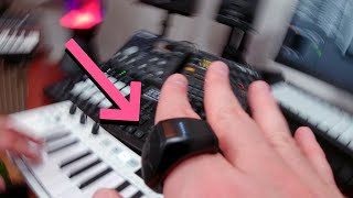 Video thumbnail for Wirelessly Shape Sounds With Your Hands - Genki Wave by Alexander Ewald