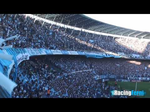 "Previa 4 horas antes del partido, una fiesta | Racing Campeón 2014" Barra: La Guardia Imperial &bull; Club: Racing Club
