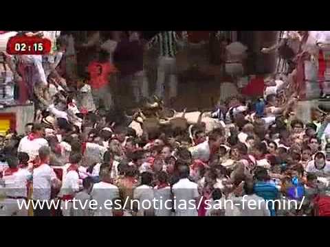 San Fermín 2013: Un tapón humano en la plaza complica el séptimo encierro de San Fermín