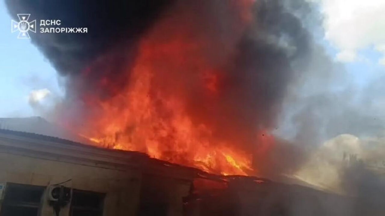 15 feriti a Zaporizhzhia per attacco russo con droni, l'intervento dei Vigili del fuoco