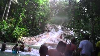 preview picture of video 'Ocho Rios - Climbing Dunn's River Falls'
