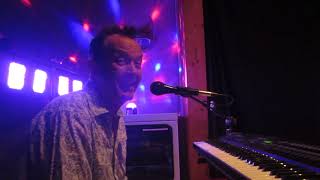 Rocking Ghosts - Do you love me