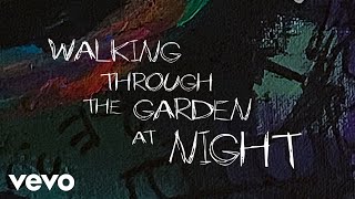 Kadr z teledysku Night Garden tekst piosenki BENEE