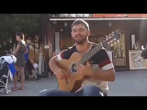 г.Анапа #Как же он красиво играет на гитаре! Заслушаешься