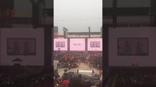 Chloe and Halle performing Down