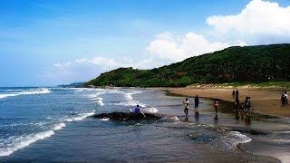 preview picture of video 'Full Walk Through Of Vagator Beach Goa India'