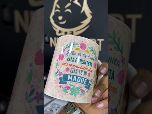 Vídeo relacionado con Transparent Gift Taza Personalizada con Nombres Mother of Dragons. Tazas Originales para Regalar en Día de la Madre. Regalos Personalizados con Foto. Regalos Originales para Mujer. Regalos para Madres