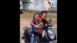 Download lagu anak kecill pacaran....naik motor😂😂 mp3