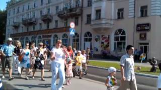 preview picture of video 'Шествие 9 мая город Серов 2013 год'