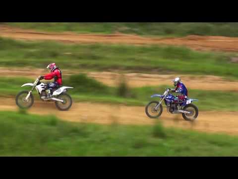 Disputa equilibrada, tombo e ultrapassagens na ultima curva em Massaranduba SC