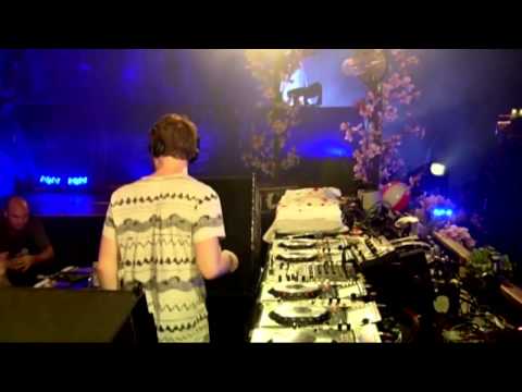 Hardwell Live @ Tomorrowworld 2013 Dyro - Go Down #hardwelltomorrowworldID5
