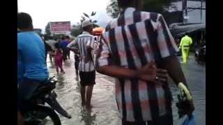 preview picture of video 'Detik - Detik Banjir di Lhoksukon'
