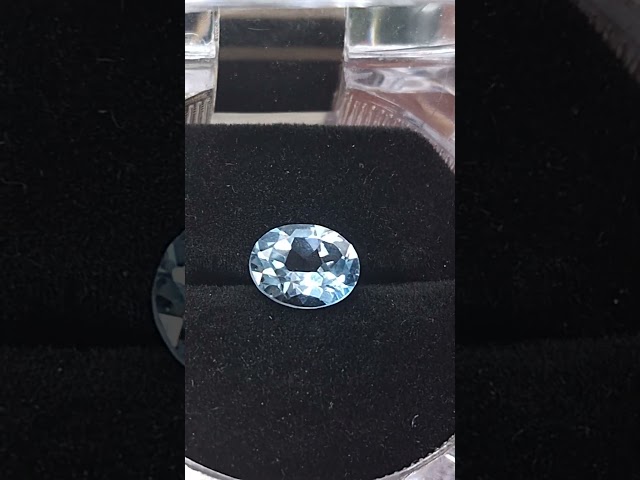 حجر توباز طبيعي مفحوص و موثق بشهادة مختبر