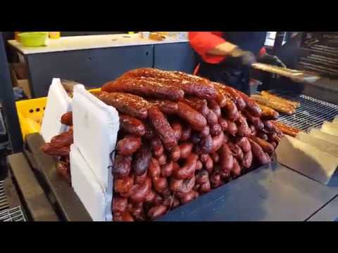 CHRISTMAS MARKET IN PRAGUE, CZECH REPUBLIC, STREET FOOD IN CZECH REPUBLIC, HOT DOGS