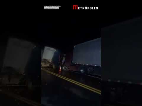 Motorista morre após engavetamento entre 3 caminhões na BR-135, em MG