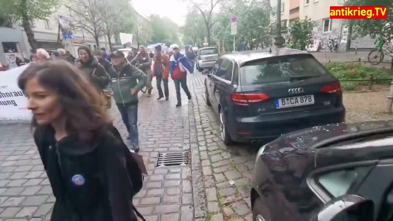 Impressionen vom Ostermarsch Berlin 2025 (antikriegTV)