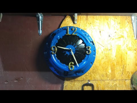 Часы из старой корзины сцепления