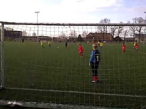 Hooglanderveen F1- Roda 46 F1, redding keeper Roda '46 F1, rebound toch tegendoelpunt