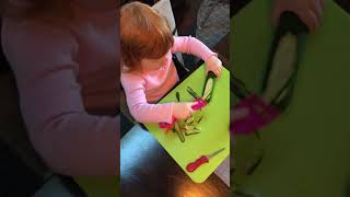 Safety Food Peeler Lucy Peeling Cucumber