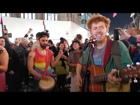 🌍 The Extinction Rebellion 19/04/2019 💥 Protesters Block Oxford Circus 🌱 London Street Interviews