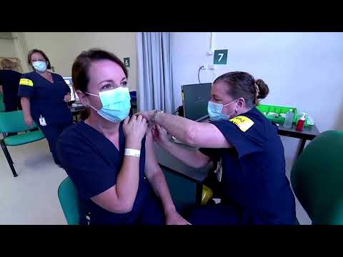 兩名澳大利亞人錯誤地注射了疫苗。 (Two Australians injected incorrectly with vaccine)