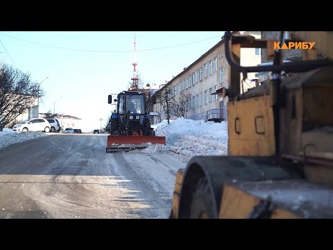 Расчистка дорог и тротуаров в областном центре продолжается