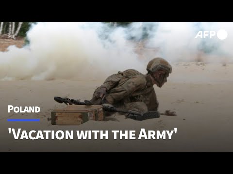 Video Thumbnail: Young Poles spend holidays at summer army boot camp | AFP