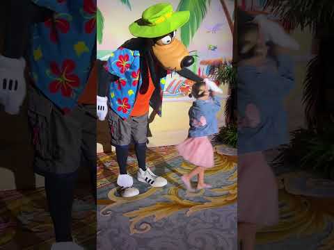 Hanging with Goofy! Disney gave us free tickets #disneytreasure  #disneycruiseline