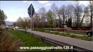 preview picture of video 'level crossing in San Zeno Naviglio'