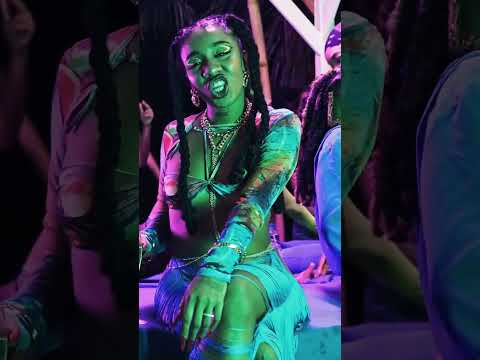 Mon nouveau single « Plan V » disponible partout ce vendredi !! J’ai trop hâte 🔥