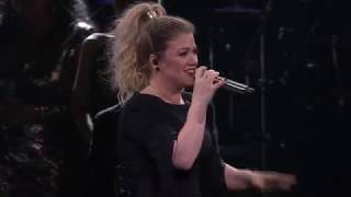 Kelly Clarkson - A Minute + a Glass of Wine (feat. Reba McEntire) [Live in Nashville, TN]