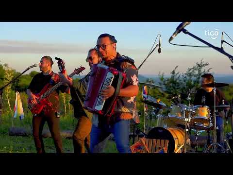 Aguije - Tierra Adentro (en vivo)