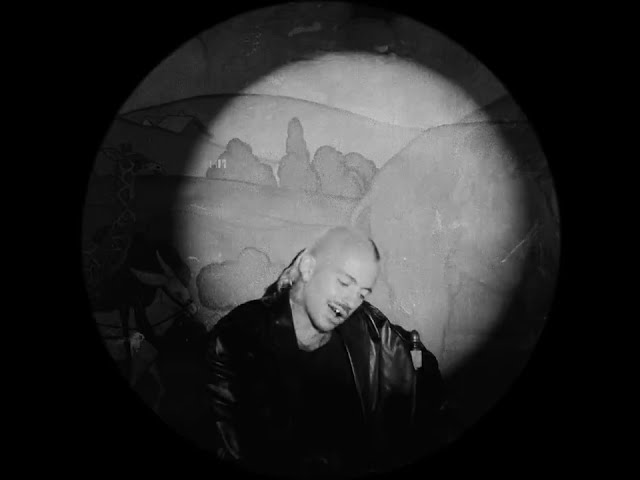 Video zu 'Monstruo' ansehen