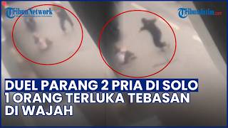 Download lagu Moments of a machete duel between two men at Klitikan Market in Solo, one person suffered a slash... mp3